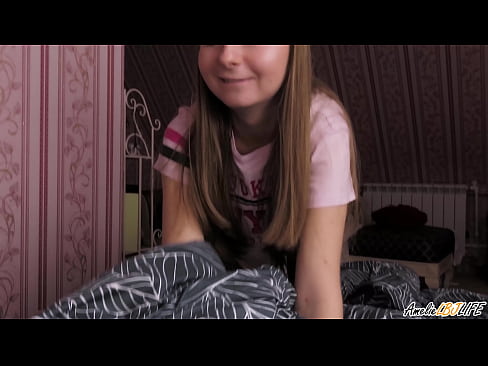 ❤️ Blondie-k bere BFF-ren sakon zurrupatzen du eta esperma jasotzen du ahoan ❤ Kalitatezko sexua gugan ❤