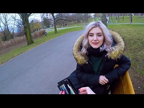 ❤️ Ezezagun baten esperma beroa irensten du diruaren truke - Eva Elfie-k parkean putz egin du ❤ Kalitatezko sexua gugan ❤